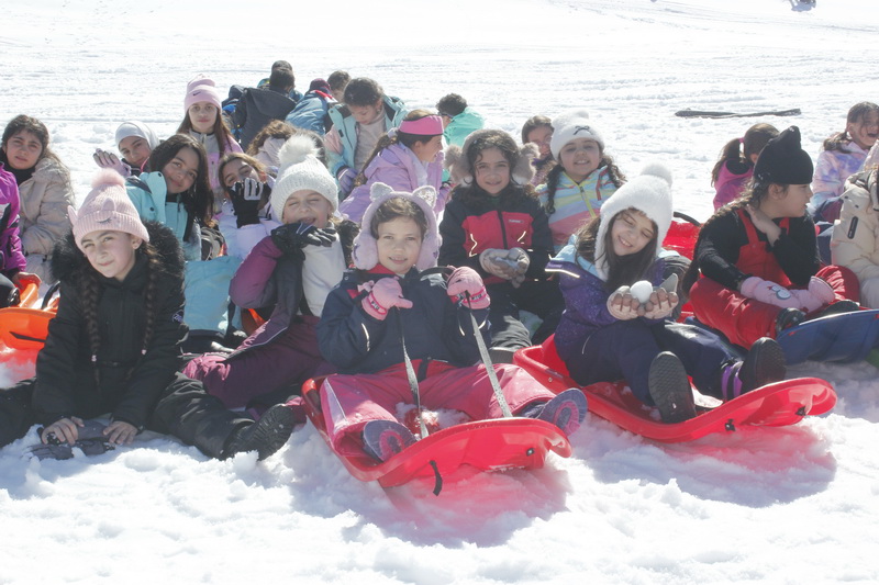 Yesterday was full of smiles and snowy fun for Grade 3!